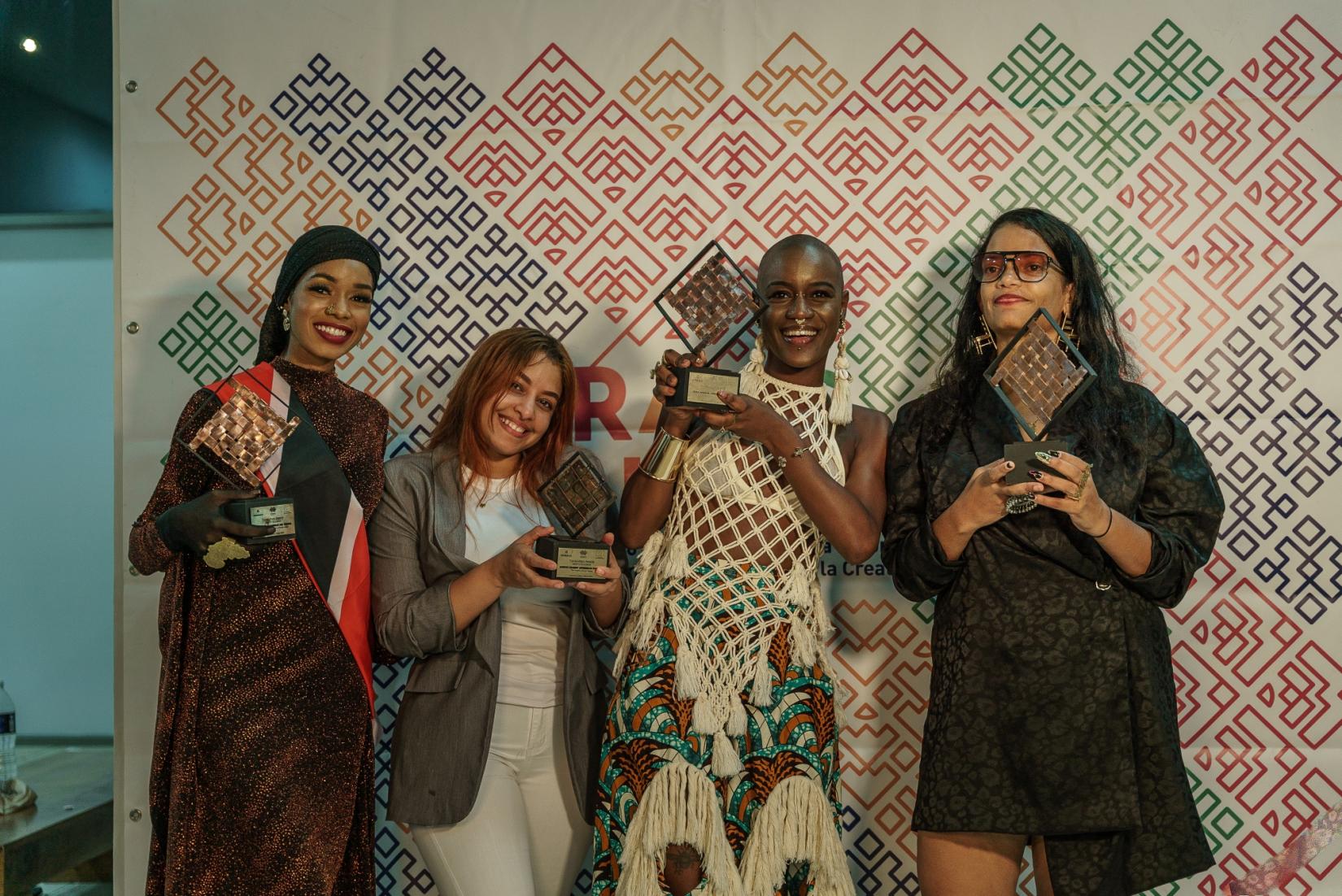 (de izquierda a derecha) Diseñadoras ganadoras de los Premios Transcultura Naballah Chi, Genesis Vasquez, Rhea Cummins-Jordan y Karen de Freitas UNESCO H. Bejerano