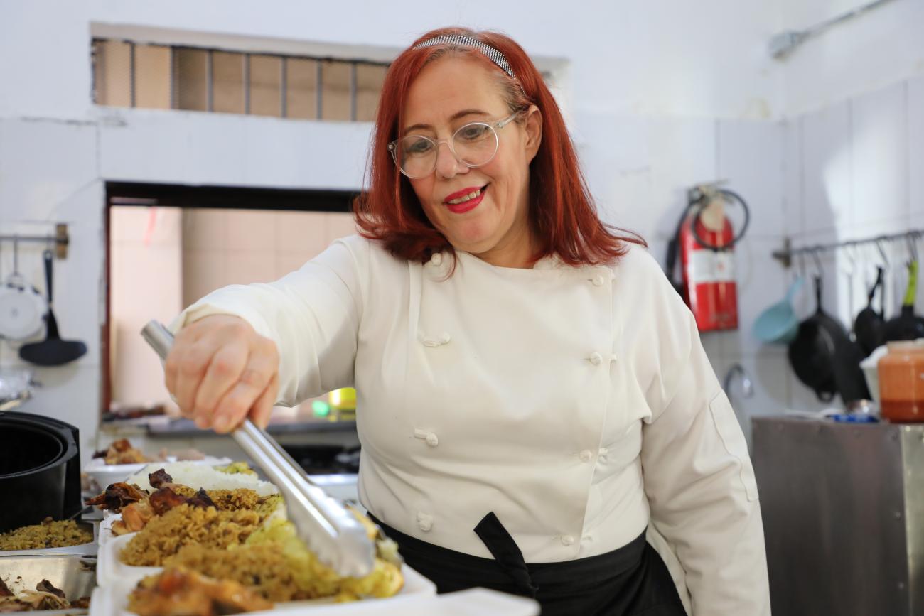 Desde su restaurante "Manjares", Rachel ha apoyado a los refugiados y migrantes venezolanos.